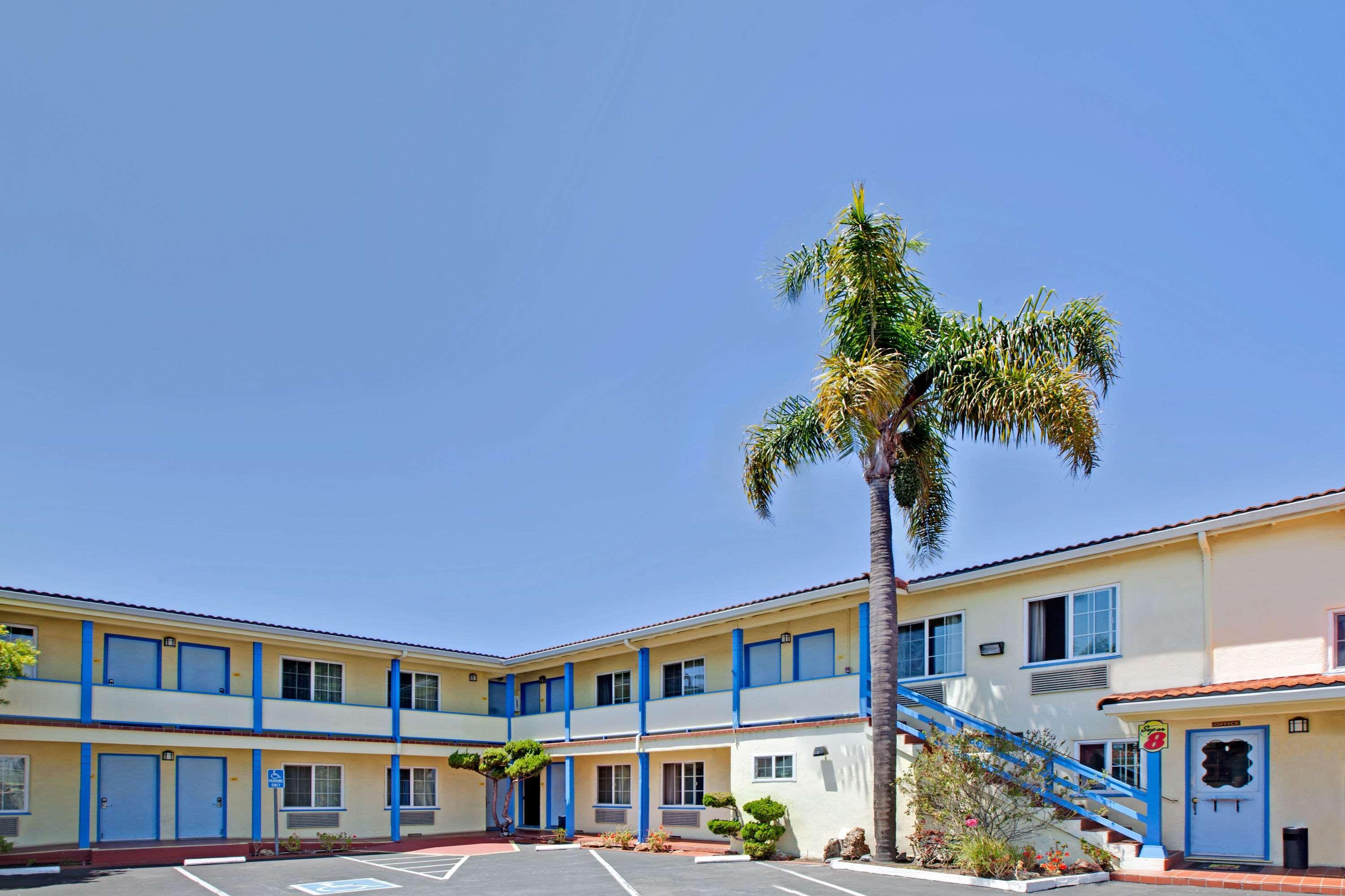 Super 8 By Wyndham Motel