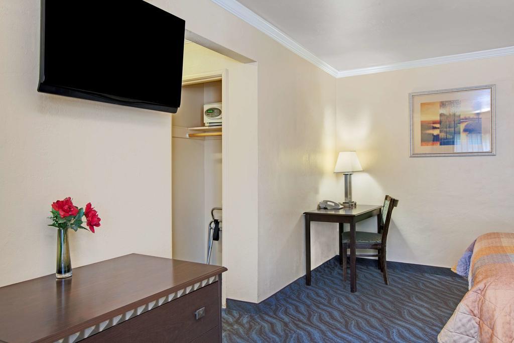 Motel Super 8 By Wyndham 2*